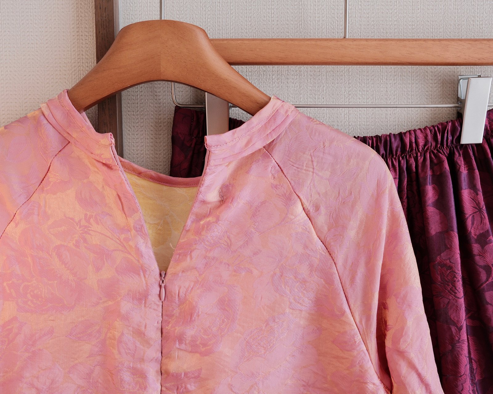 Áo Dài Cách Tân Gấm Hoa 4 Tà Cao Cấp - Thiết Kế Tay Lỡ Cách Điệu Hiện Đại Cho Nữ - Sang Trọng, Tiện Lợi Đi Tiệc, Du Lịch - Ảnh 3