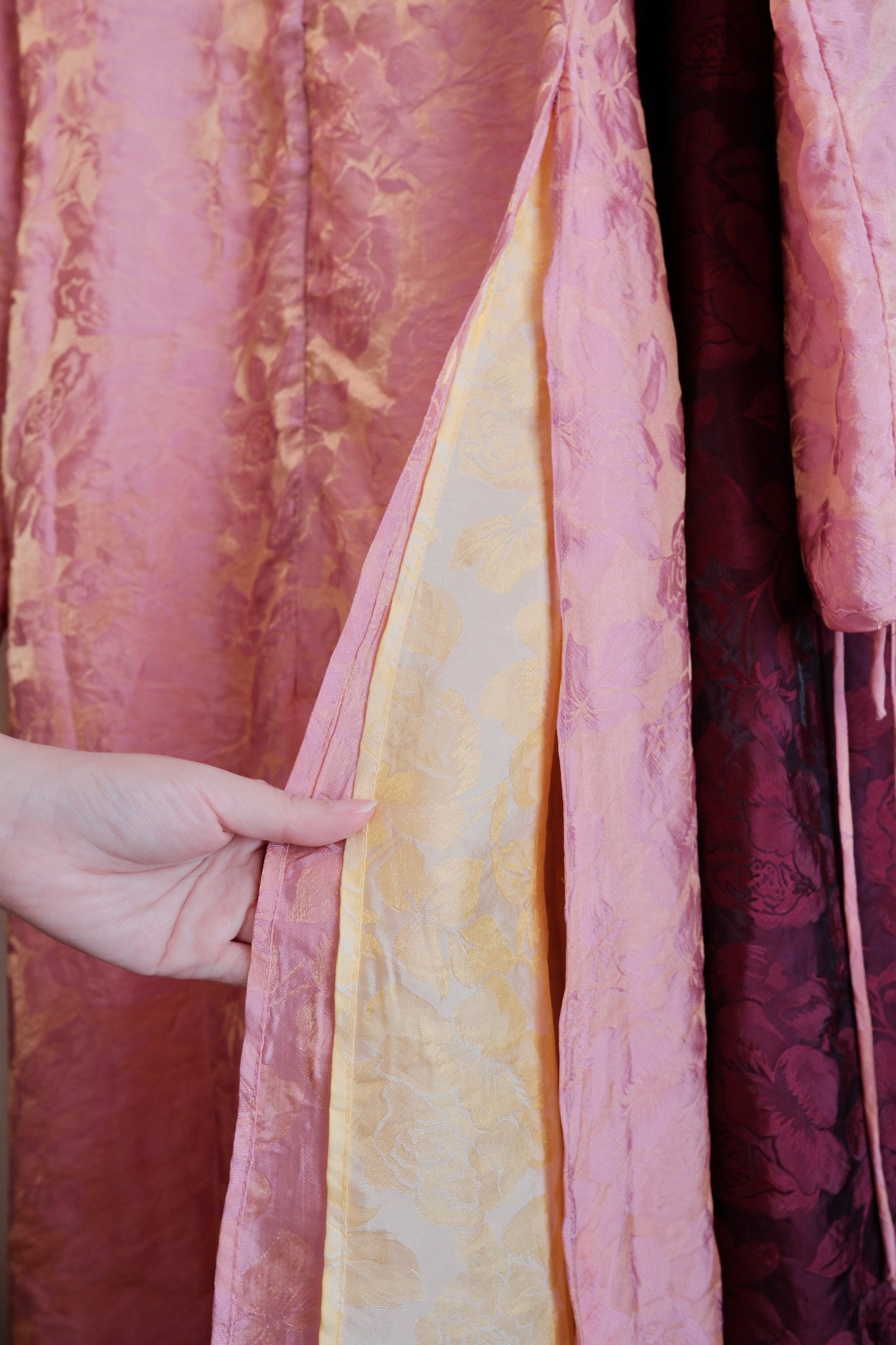 Áo Dài Cách Tân Gấm Hoa 4 Tà Cao Cấp - Thiết Kế Tay Lỡ Cách Điệu Hiện Đại Cho Nữ - Sang Trọng, Tiện Lợi Đi Tiệc, Du Lịch - Ảnh 2