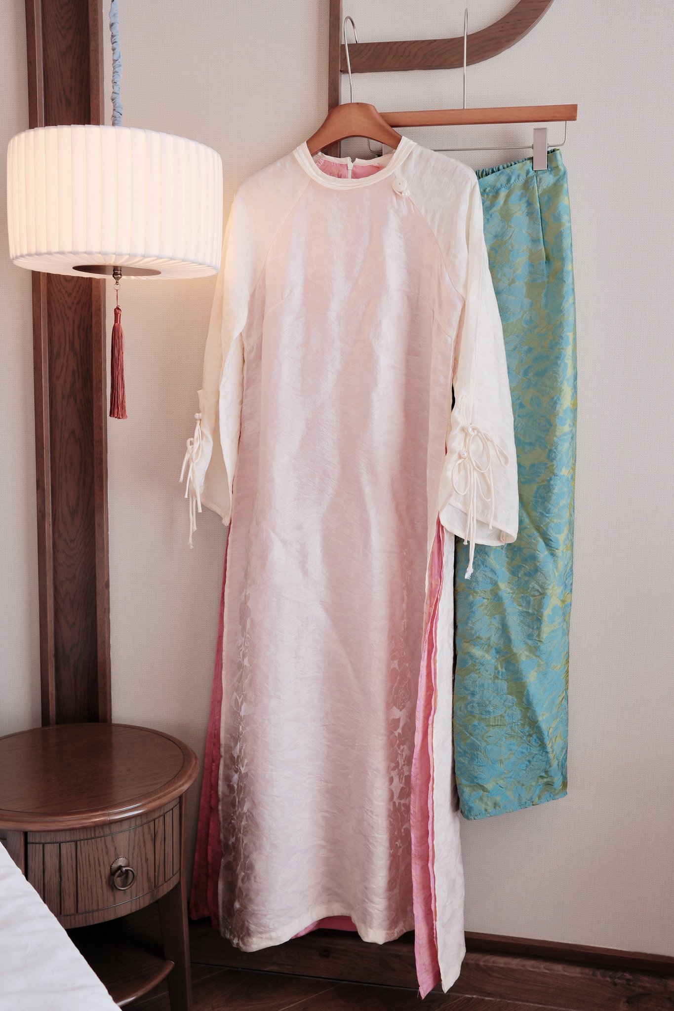 Áo Dài Cách Tân Gấm Hoa 4 Tà Cao Cấp - Thiết Kế Tay Lỡ Cách Điệu Hiện Đại Cho Nữ - Sang Trọng, Tiện Lợi Đi Tiệc, Du Lịch - Ảnh 9