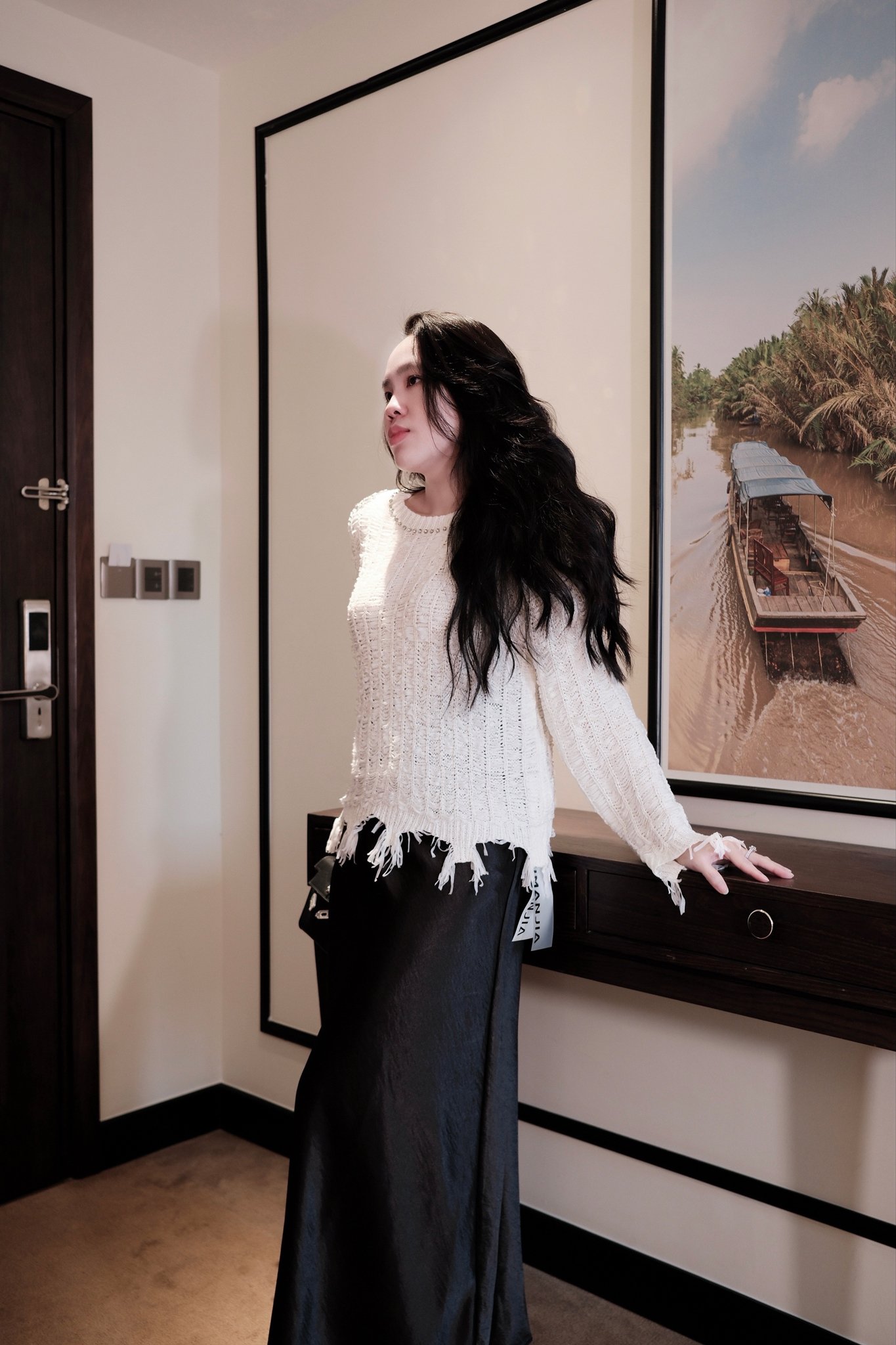 Áo Len Dệt Kim Cổ Tròn Đính Đá Tua Rua Tay Dài Phong Cách Hiện Đại - Ảnh 6