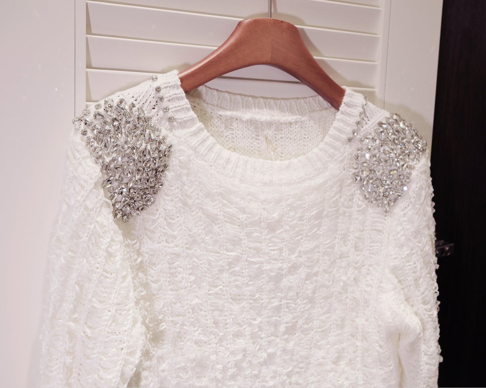 Áo Len Dệt Kim Cổ Tròn Đính Đá Tua Rua Tay Dài Phong Cách Hiện Đại - Ảnh 4