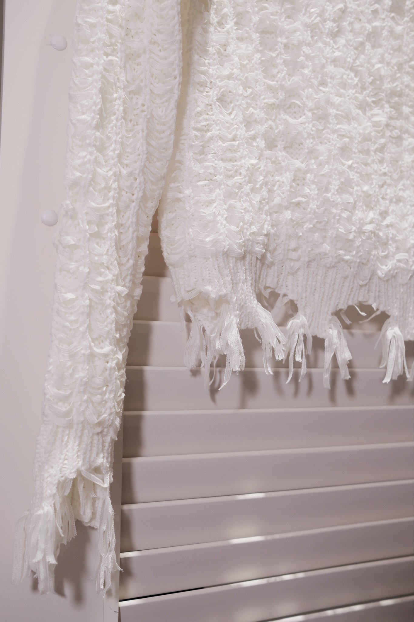 Áo Len Dệt Kim Cổ Tròn Đính Đá Tua Rua Tay Dài Phong Cách Hiện Đại - Ảnh 2