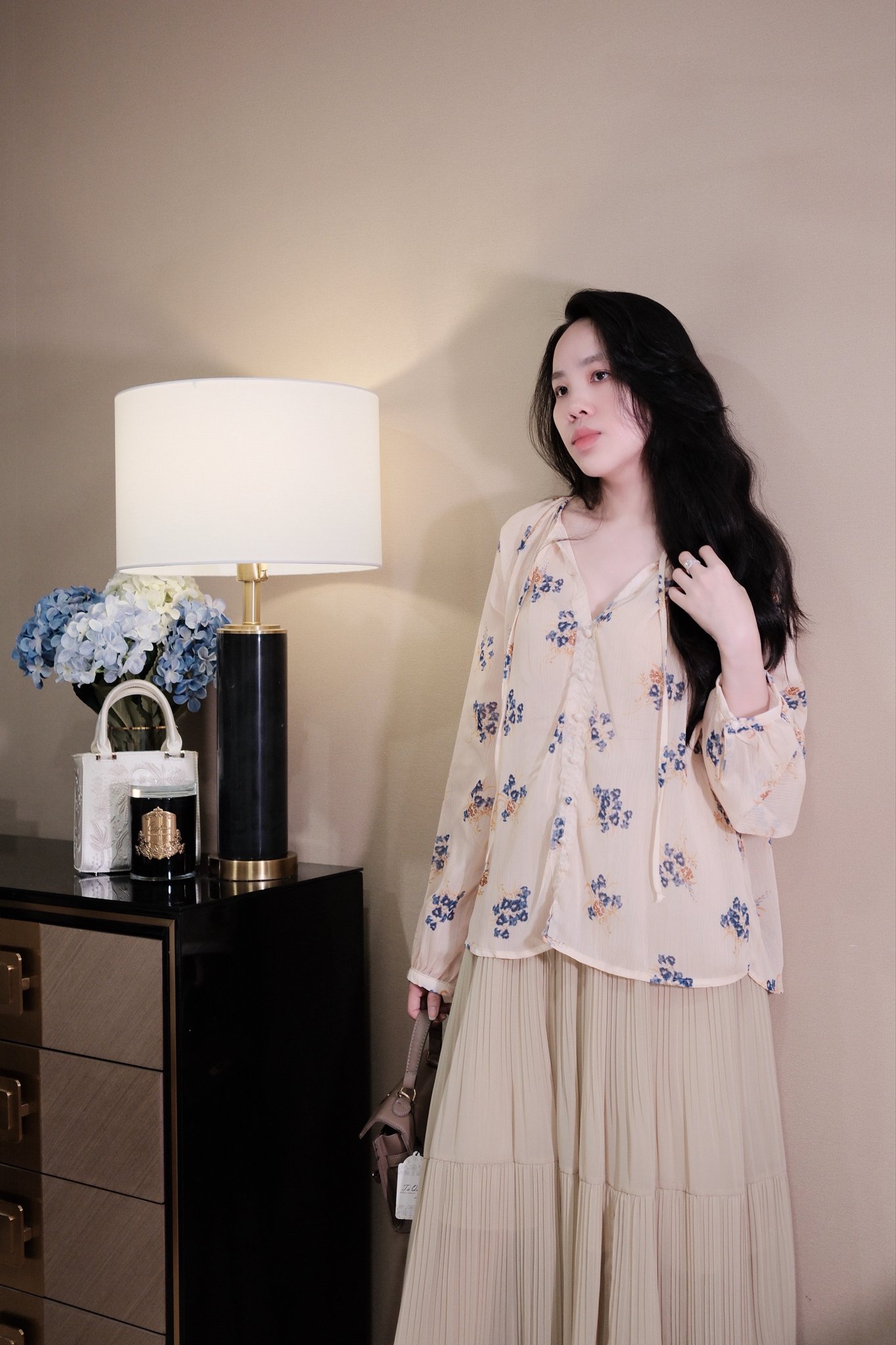 Áo sơ mi voan hoa cổ tròn cột nơ đính nút tay dài cài nút - Ảnh 5