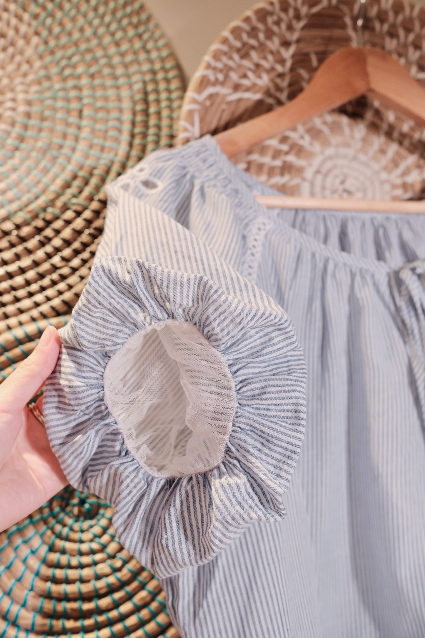 Áo Sơ Mi Nữ Kẻ Sọc Cổ Tròn Cột Nơ Tay Ngắn Phồng Bo Chun Thô Mềm Mại Daily Đi Chơi Đi Làm - Ảnh 2