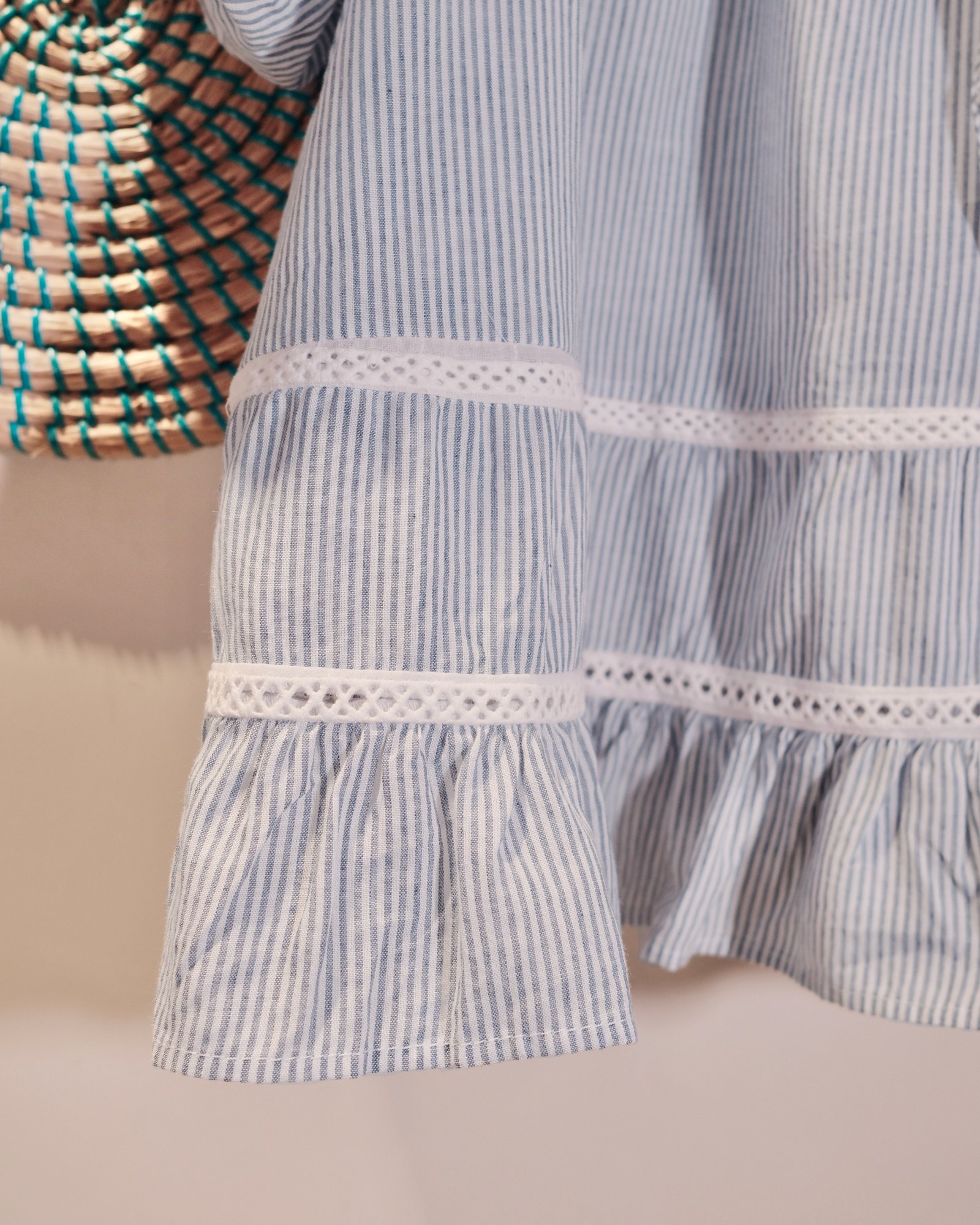 Áo Sơ Mi Nữ Kẻ Sọc Cổ Tròn Cột Nơ Tay Ngắn Phồng Bo Chun Thô Mềm Mại Daily Đi Chơi Đi Làm - Ảnh 3