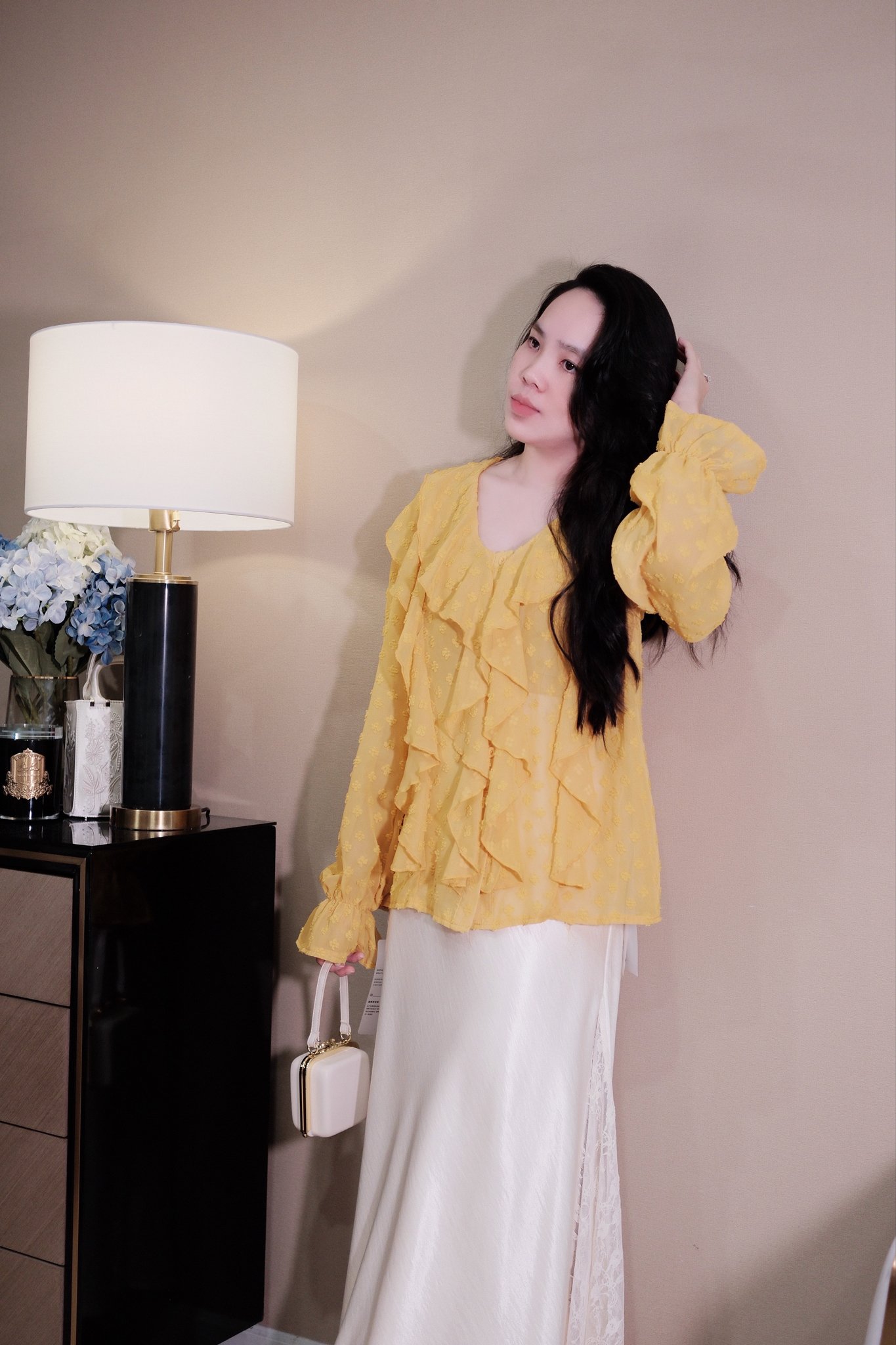 Áo Sơ Mi Voan Họa Tiết Nổi Cổ V Phối Bèo Tay Dài Bo Chun - Thanh Lịch, Bay Bổng - Ảnh 11