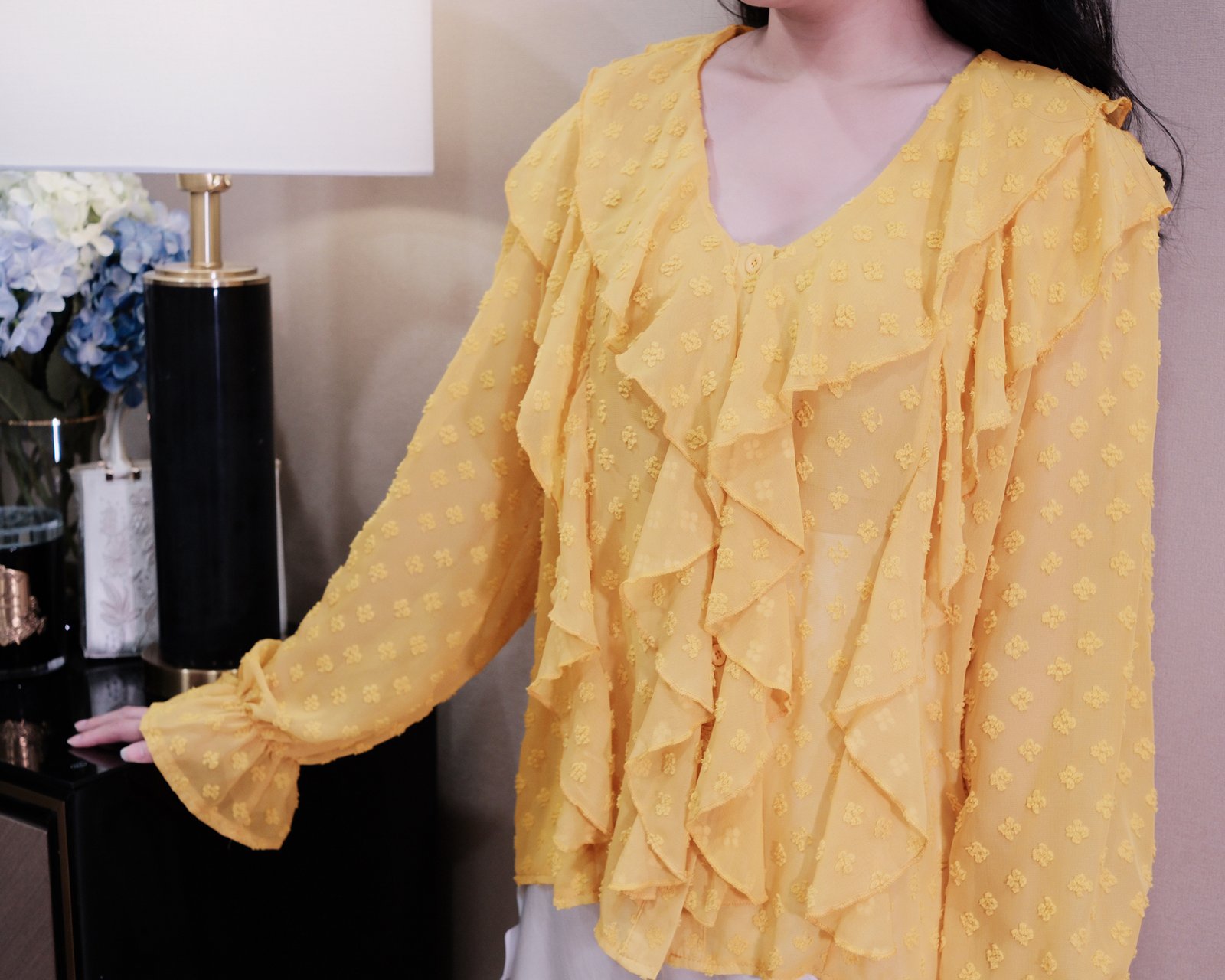 Áo Sơ Mi Voan Họa Tiết Nổi Cổ V Phối Bèo Tay Dài Bo Chun - Thanh Lịch, Bay Bổng - Ảnh 7