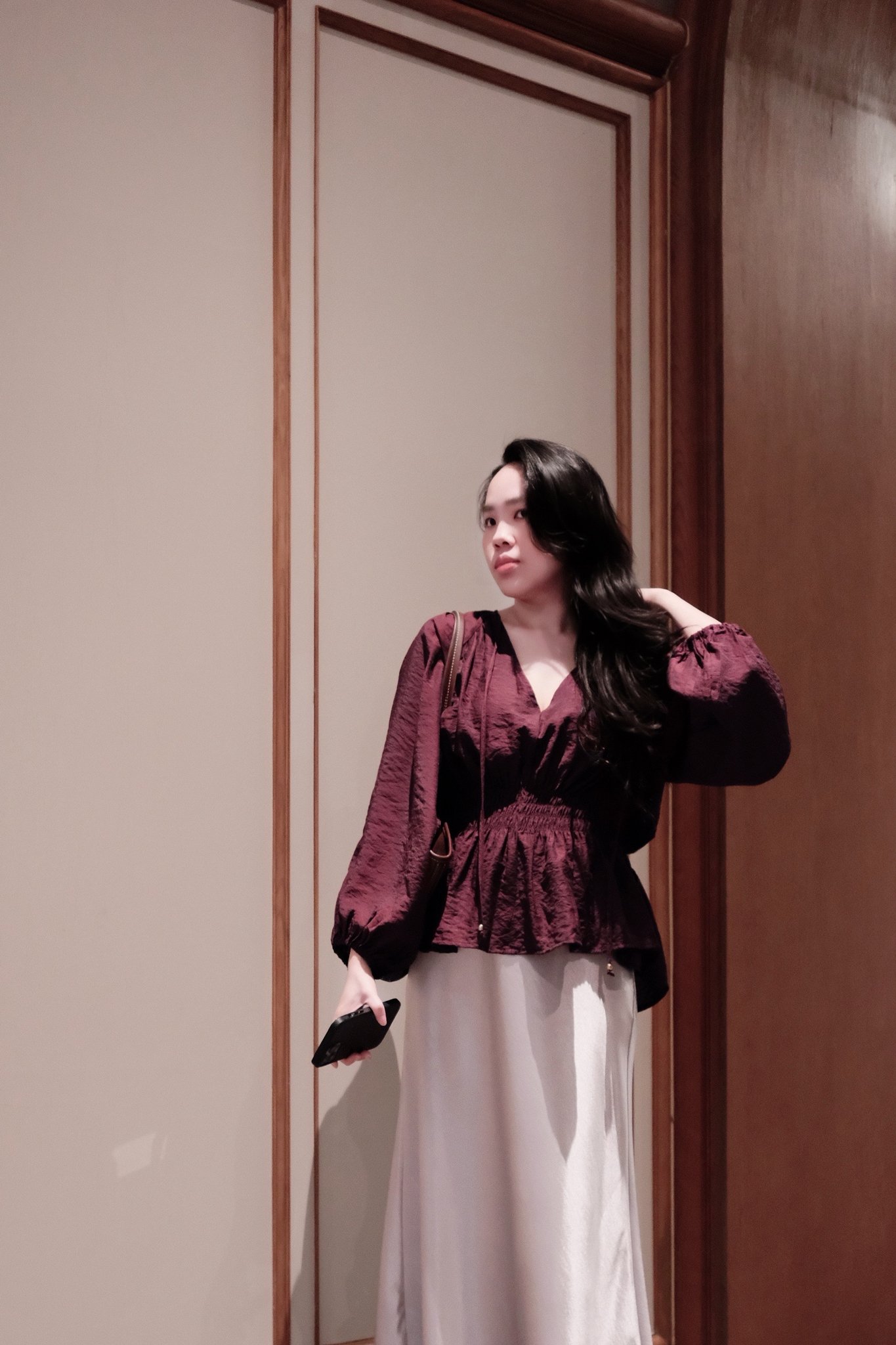 Áo Sơ Mi Nữ Cổ V Thanh Lịch, Tay Dài Bo Chun, Thiết Kế Chun Eo Tôn Dáng - Phong Cách Hiện Đại - Ảnh 4