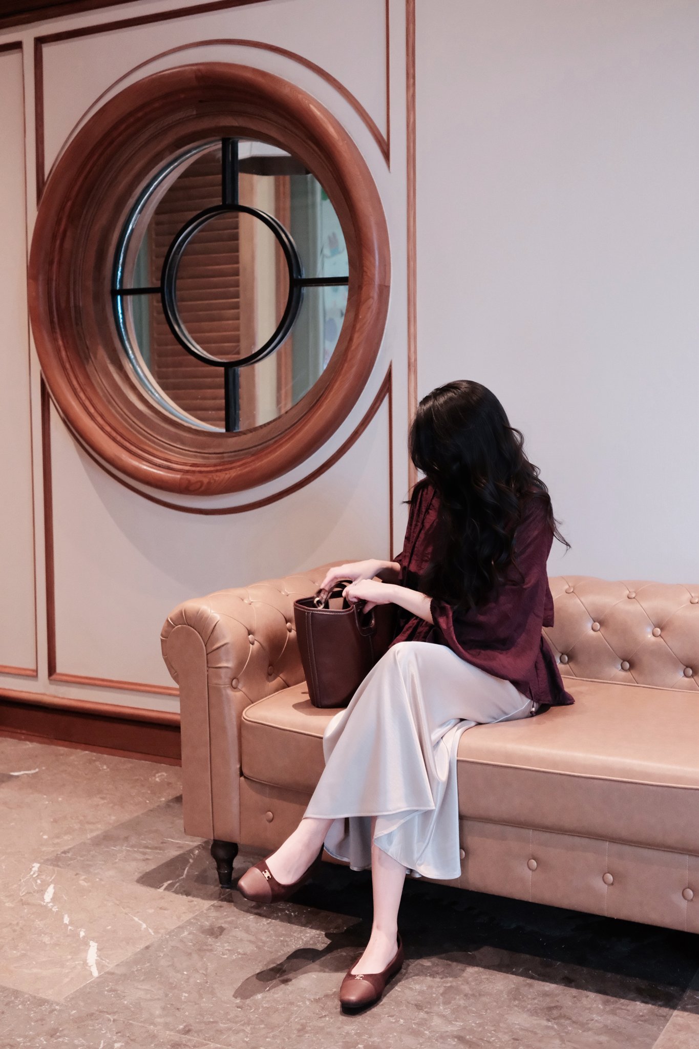 Áo Sơ Mi Nữ Cổ V Thanh Lịch, Tay Dài Bo Chun, Thiết Kế Chun Eo Tôn Dáng - Phong Cách Hiện Đại - Ảnh 2