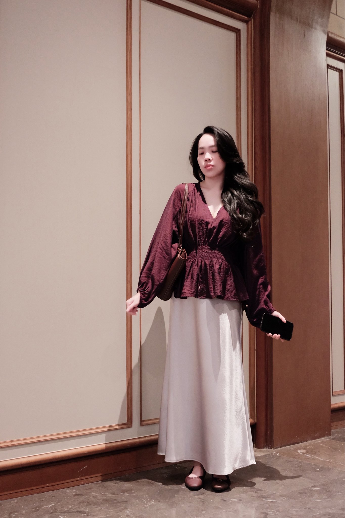 Áo Sơ Mi Nữ Cổ V Thanh Lịch, Tay Dài Bo Chun, Thiết Kế Chun Eo Tôn Dáng - Phong Cách Hiện Đại - Ảnh 3