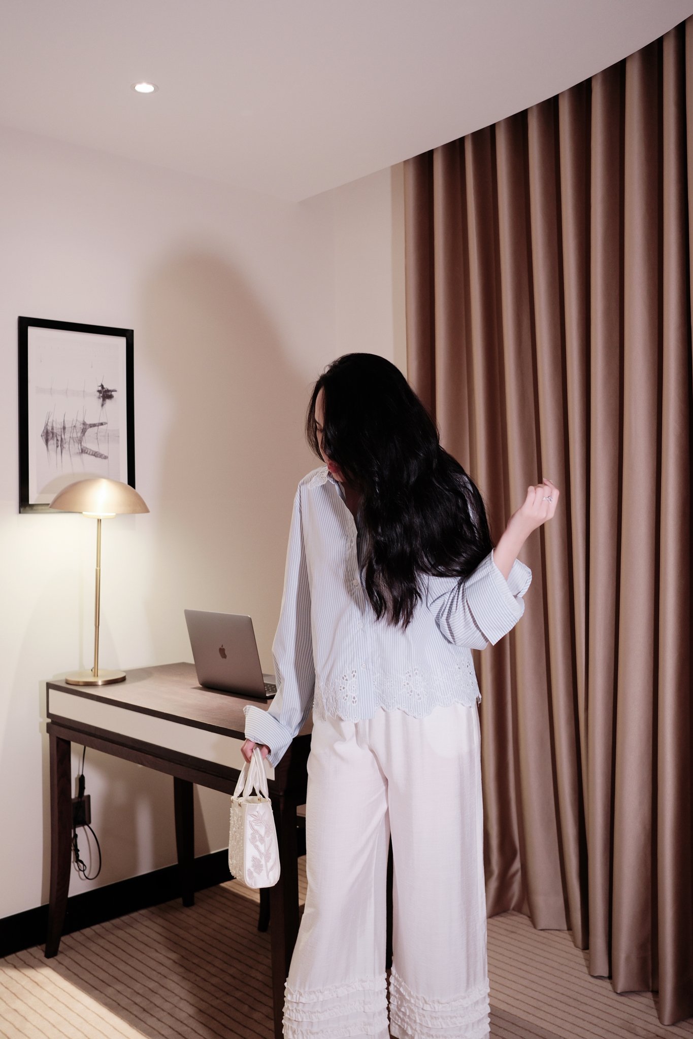 Áo Sơ Mi Nữ Kẻ Sọc Dọc Phối Ren Đục Lỗ Tay Dài Thanh Lịch - Đa Năng Cho Công Sở, Dạo Phố, Du Lịch - Ảnh 5