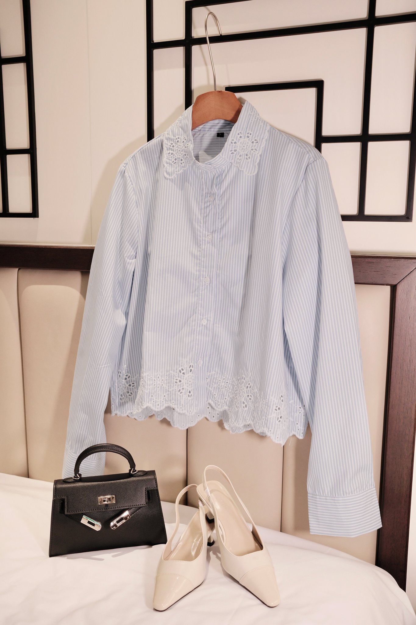 Áo Sơ Mi Nữ Kẻ Sọc Dọc Phối Ren Đục Lỗ Tay Dài Thanh Lịch - Đa Năng Cho Công Sở, Dạo Phố, Du Lịch - Ảnh 4
