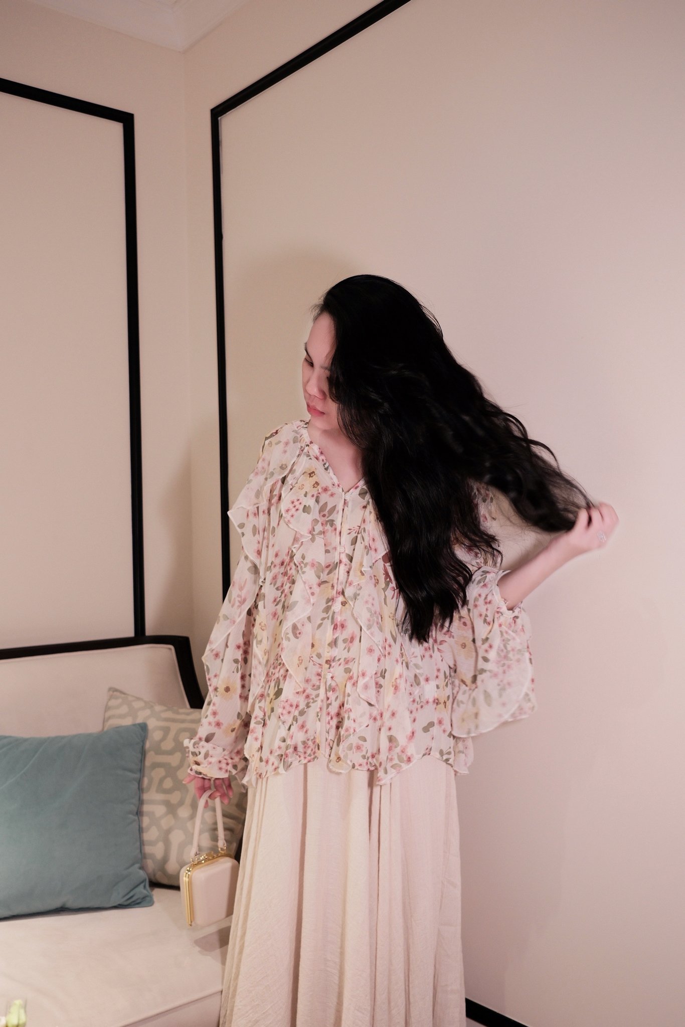 Áo Kiểu Voan Hoa Nữ Cao Cấp Bèo Cổ V Tay Dài Thanh Lịch - Phong Cách Dịu Dàng Đi Chơi, Du Lịch, Du Xuân - Ảnh 5