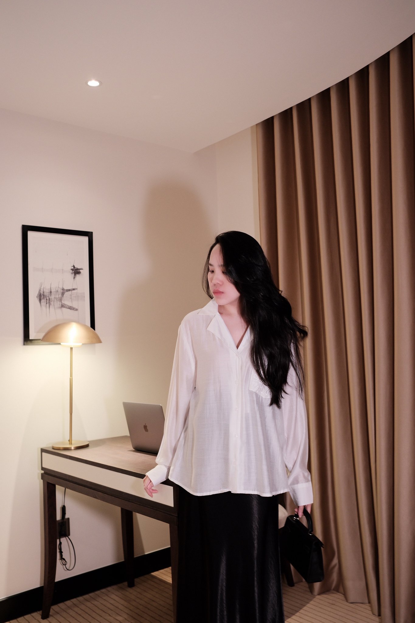 Áo Sơ Mi Nữ Cổ Vest Thanh Lịch Tay Dài Chất Liệu Thô Túi Thêu Phong Cách Công Sở - Ảnh 4