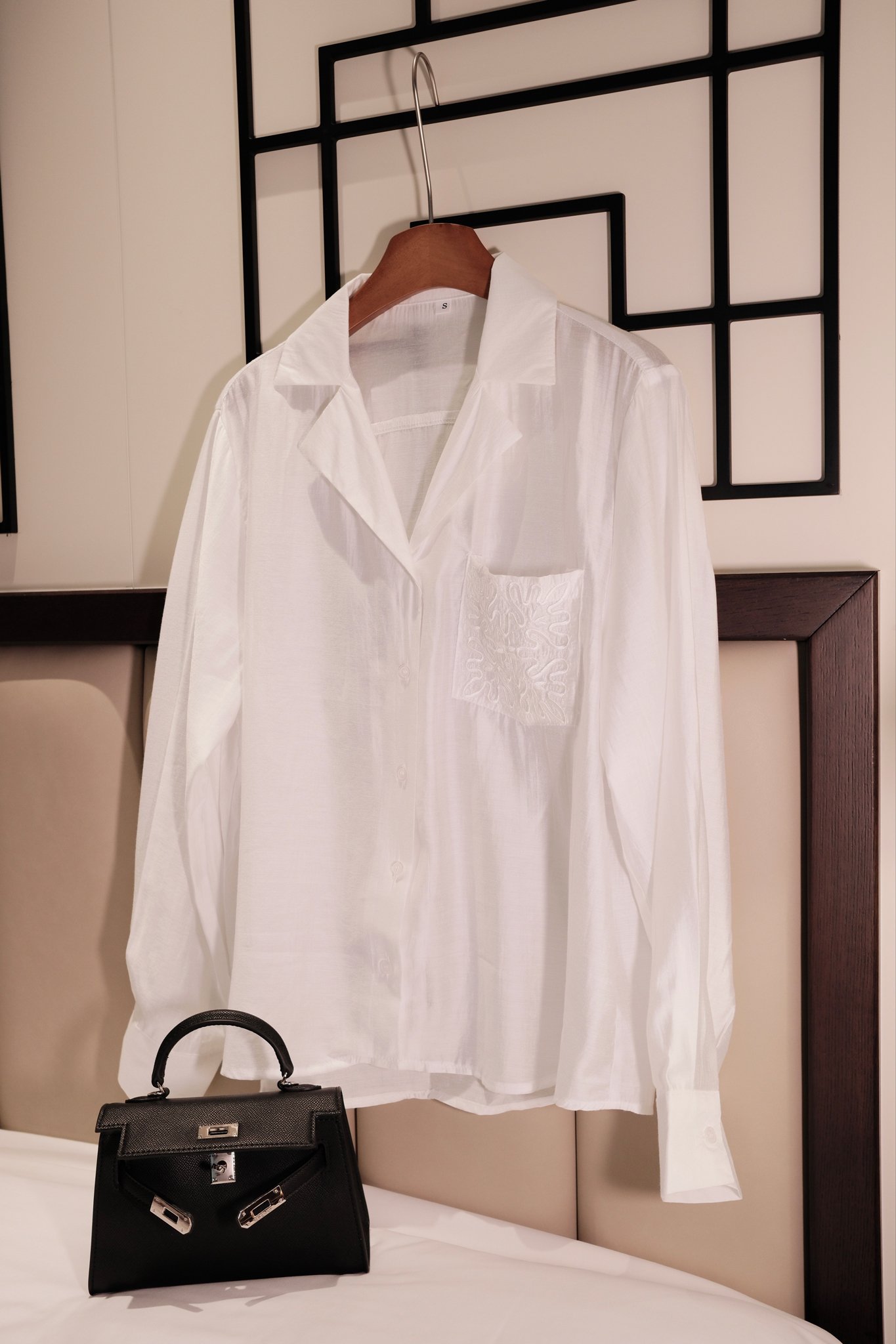 Áo Sơ Mi Nữ Cổ Vest Thanh Lịch Tay Dài Chất Liệu Thô Túi Thêu Phong Cách Công Sở - Ảnh 3