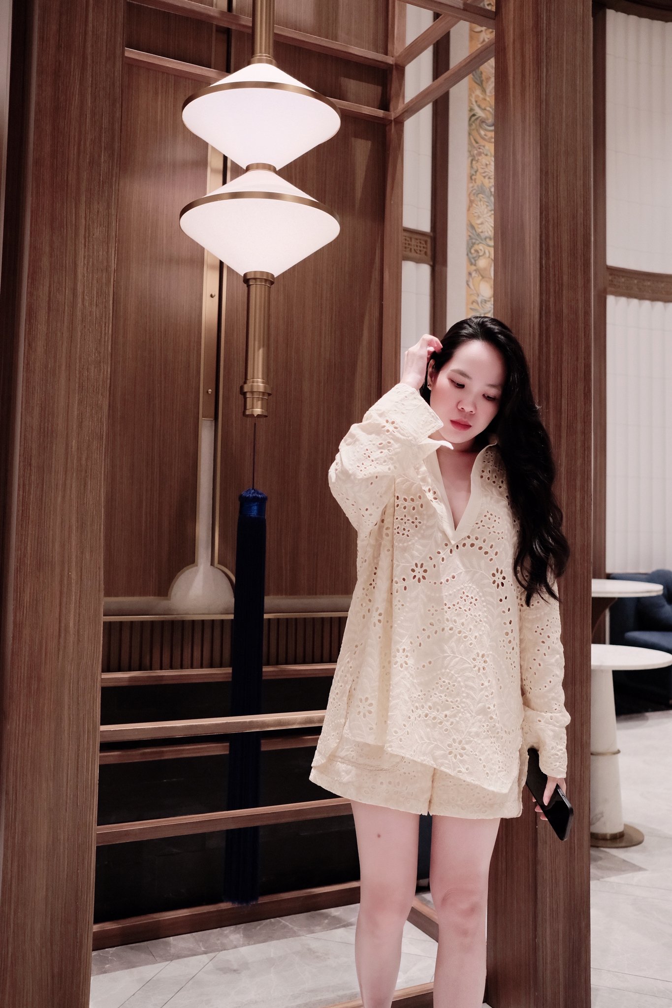 Set Áo Sơ Mi Đục Lỗ Tay Dài & Quần Short Nữ Thêu Họa Tiết - Phong Cách Du Lịch Thanh Lịch, Thoải Mái Cao Cấp - Ảnh 8