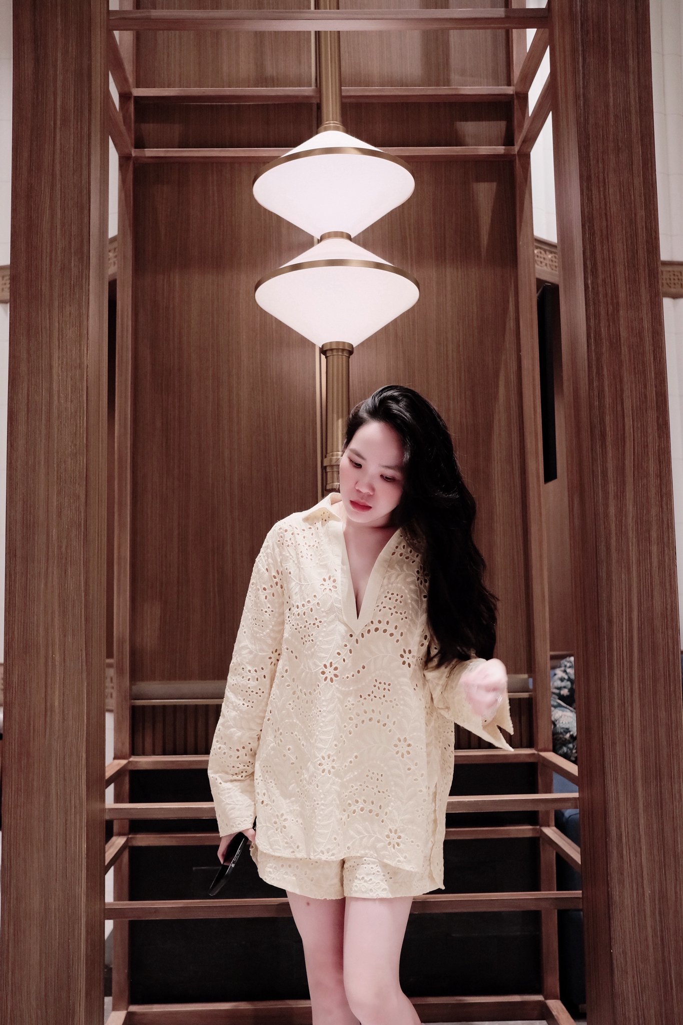 Set Áo Sơ Mi Đục Lỗ Tay Dài & Quần Short Nữ Thêu Họa Tiết - Phong Cách Du Lịch Thanh Lịch, Thoải Mái Cao Cấp - Ảnh 6