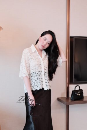 Áo Ren Cổ Sơ Mi Tay Lỡ Họa Tiết Hoa Tinh Tế – Phong Cách Thanh Lịch Cho Nàng Đi Chơi, Du Lịch