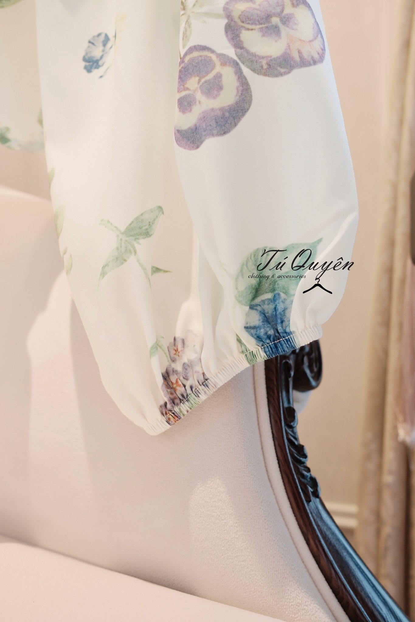 Áo Sơ Mi Nữ Cổ Thuyền Họa Tiết Hoa Tay Dài Bo Chun Dáng Rộng Thanh Lịch - Chất Thô Mềm Mại - Ảnh 5