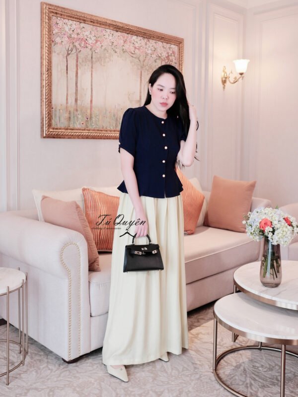 Áo Sơ Mi Nữ Cổ Tròn Tay Ngắn Dáng Peplum Thanh Lịch Phối Nút Sang Trọng