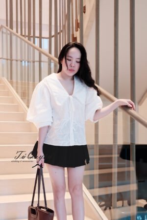 Áo Kiểu Sơ Mi Cổ Sen Thêu Hoa Tay Phồng Dáng Croptop Thanh Lịch – Phong Cách Đa Năng Cho Nàng Hiện Đại