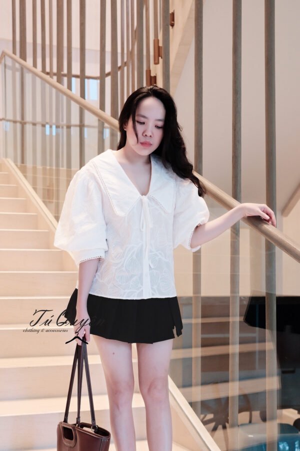 Áo Kiểu Sơ Mi Cổ Sen Thêu Hoa Tay Phồng Dáng Croptop Thanh Lịch – Phong Cách Đa Năng Cho Nàng Hiện Đại