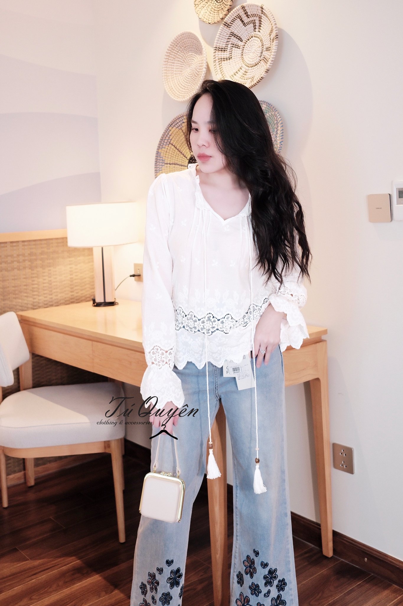 Áo Blouse Nữ Thêu Hoa Cổ V Dây Buộc Tay Dài Phối Ren Bo Chun Phong Cách Boho Thanh Lịch - Ảnh 3