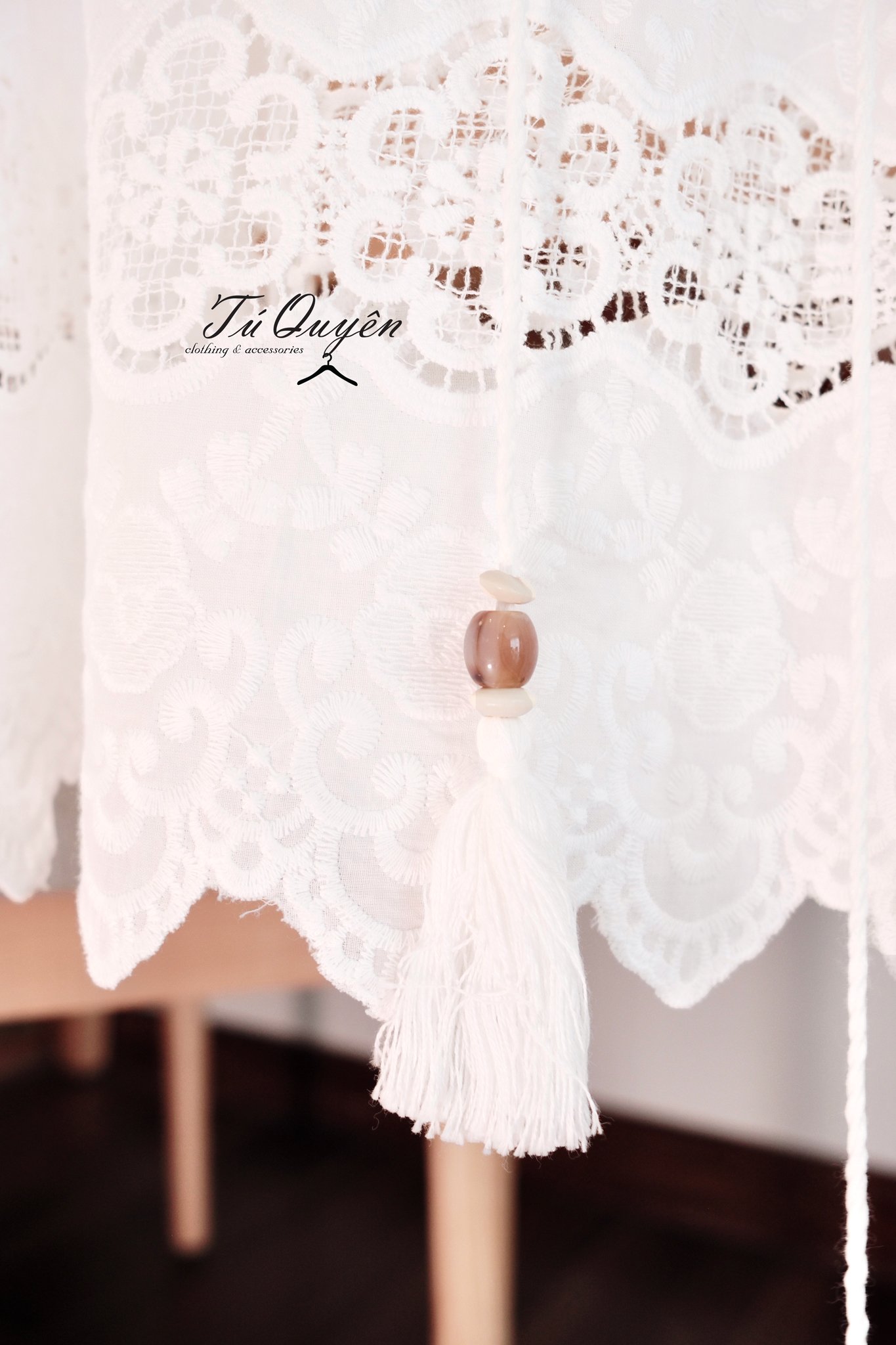 Áo Blouse Nữ Thêu Hoa Cổ V Dây Buộc Tay Dài Phối Ren Bo Chun Phong Cách Boho Thanh Lịch - Ảnh 5