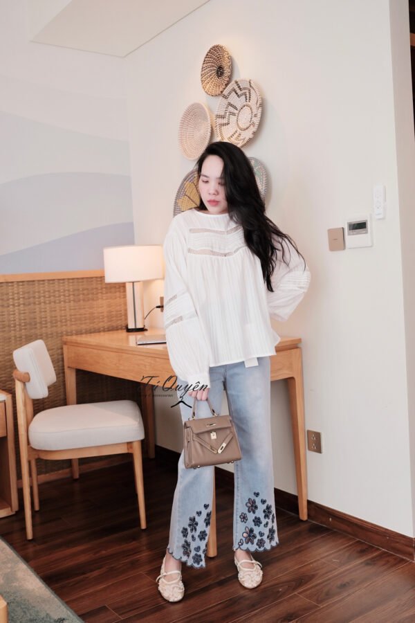 Áo Sơ Mi Nữ Cổ Tròn Phối Ren Xếp Ly Tinh Tế, Tay Dài Chất Thô Cao Cấp - Phong Cách Thanh Lịch Cho Mọi Dịp