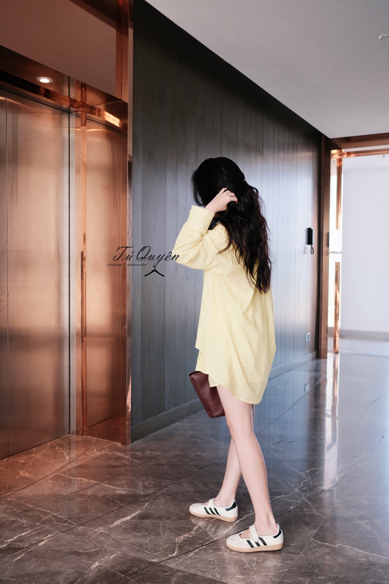Set Áo Sơ Mi Kẻ Sọc Dáng Rộng & Quần Short Lưng Chun Nữ - Phong Cách Casual Thanh Lịch, Thoải Mái Hiện Đại - Ảnh 4