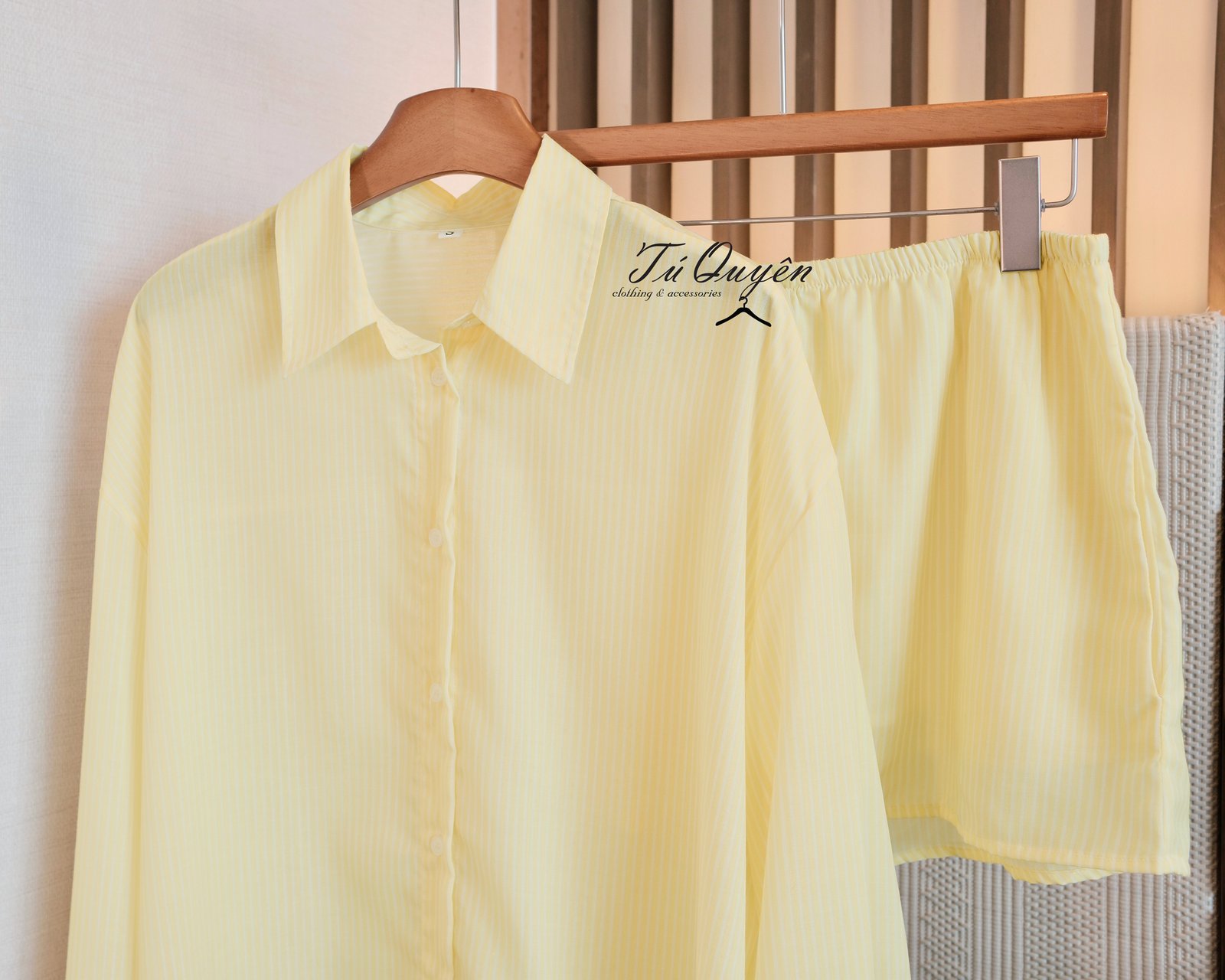 Set Áo Sơ Mi Kẻ Sọc Dáng Rộng & Quần Short Lưng Chun Nữ - Phong Cách Casual Thanh Lịch, Thoải Mái Hiện Đại - Ảnh 5