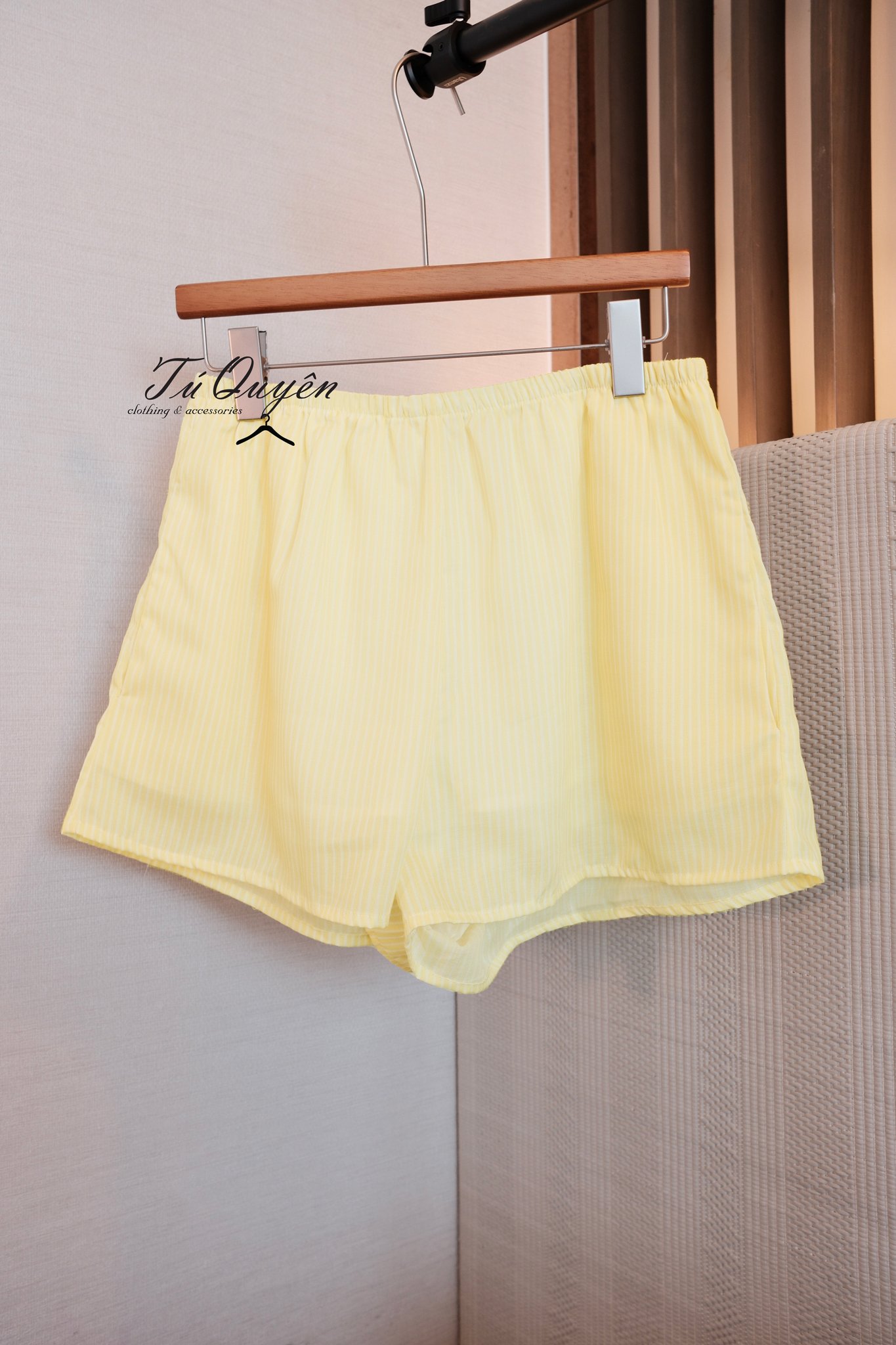 Set Áo Sơ Mi Kẻ Sọc Dáng Rộng & Quần Short Lưng Chun Nữ - Phong Cách Casual Thanh Lịch, Thoải Mái Hiện Đại - Ảnh 8