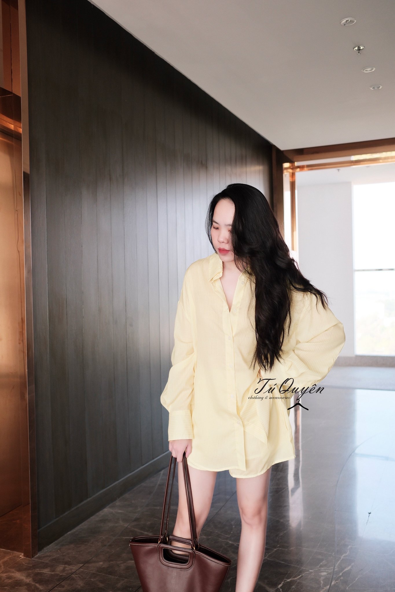 Set Áo Sơ Mi Kẻ Sọc Dáng Rộng & Quần Short Lưng Chun Nữ - Phong Cách Casual Thanh Lịch, Thoải Mái Hiện Đại - Ảnh 2