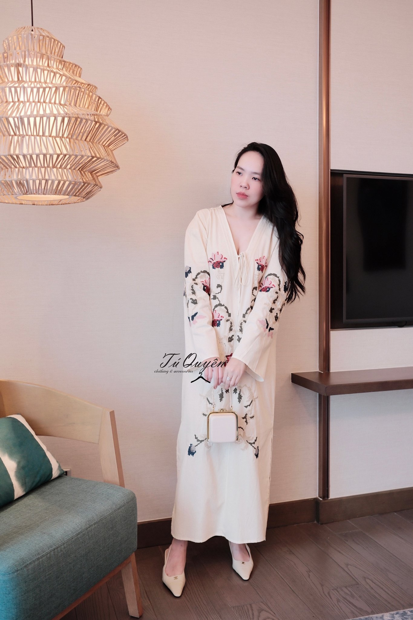 Váy Maxi Cổ V Cột Nơ Thêu Hoa Tay Dài Xẻ Tà Dáng Rộng – Thời Trang Thanh Lịch, Bay Bổng Cho Du Lịch & Đi Chơi - Ảnh 7