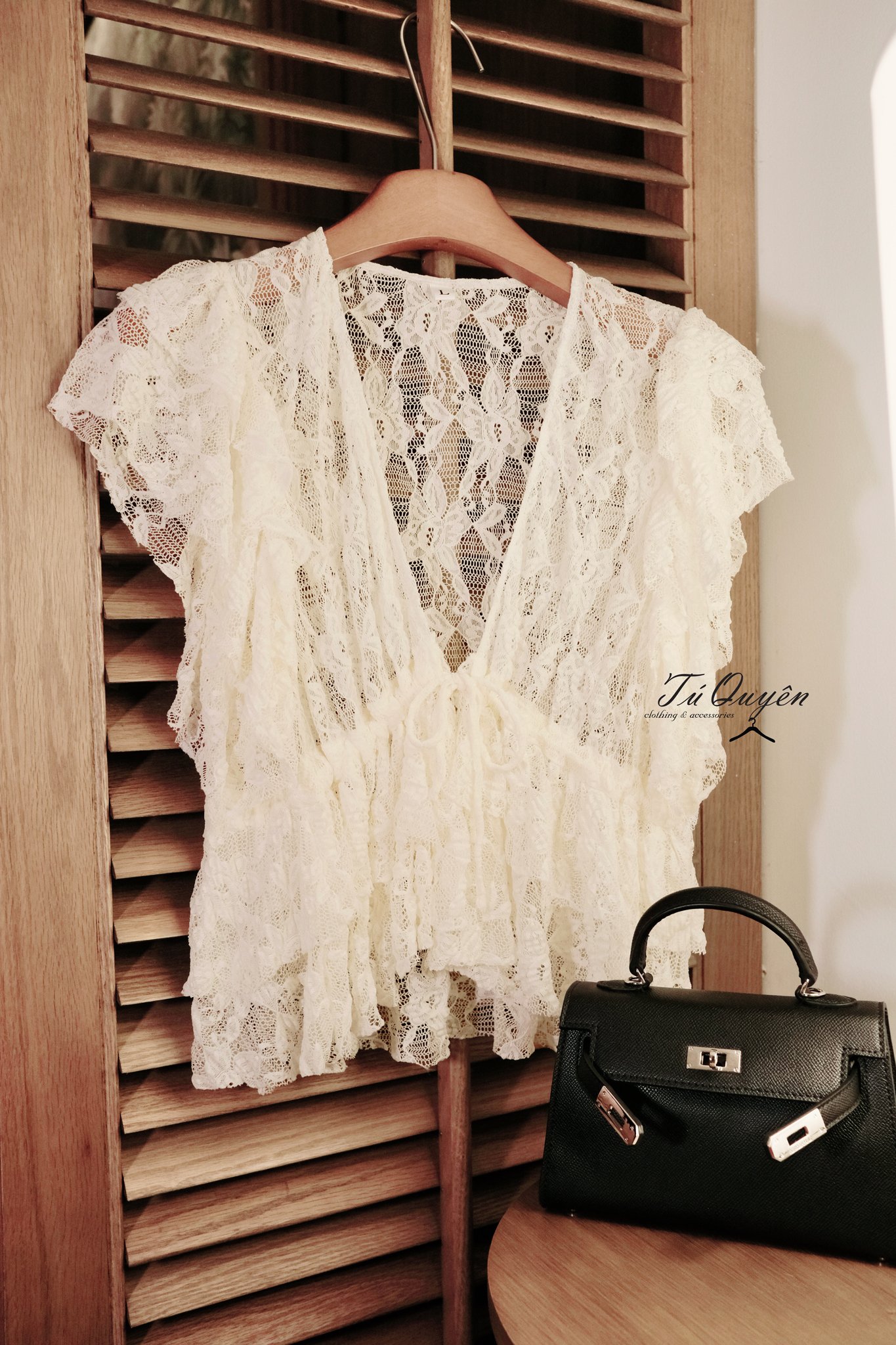 Áo Ren Nữ Croptop Cổ V Dây Rút Tay Cánh Tiên Phối Bèo Điệu Đà Thanh Lịch, Phong Cách Du Lịch Hè Thu Hút - Ảnh 4