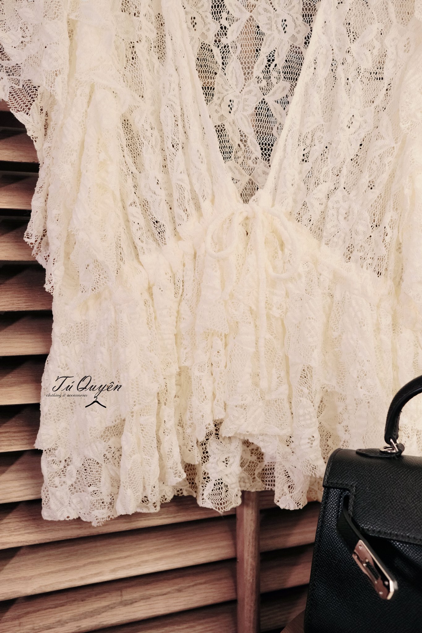 Áo Ren Nữ Croptop Cổ V Dây Rút Tay Cánh Tiên Phối Bèo Điệu Đà Thanh Lịch, Phong Cách Du Lịch Hè Thu Hút - Ảnh 5