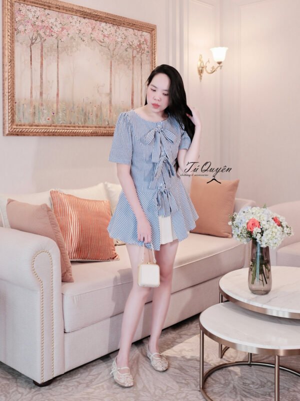 Áo Sơ Mi Nữ Kẻ Sọc Peplum Cột Nơ Tay Ngắn Thanh Lịch | Blouse Kiểu Hàn Quốc Dáng Suông Phối Nơ Đẹp Hiện Đại