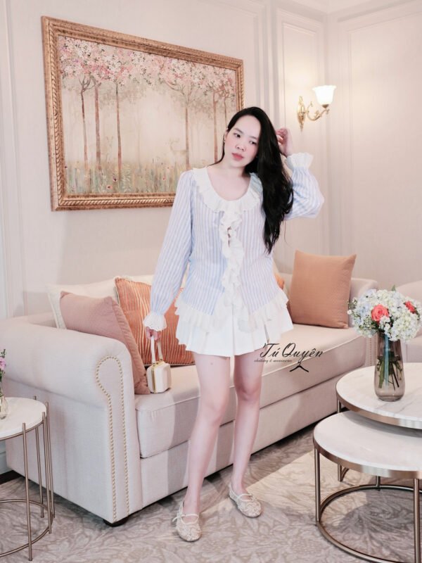 Áo Sơ Mi Nữ Kiểu Kẻ Sọc Thanh Lịch Cổ Tròn Viền Bèo, Tay Dài Bo Chun – Phong Cách Đa Năng Cho Mọi Dịp