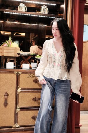 Áo Kiểu Nữ Cổ V Thêu Hoa Tay Dài Dáng Croptop Thời Trang - Phong Cách Thanh Lịch, Nữ Tính Cho Mọi Dịp