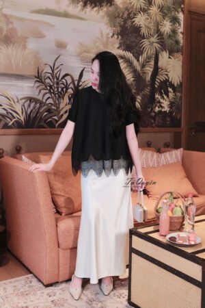 Áo Kiểu Voan Lụa Cổ Tròn Tay Ngắn Điệu Đà Phối Viền Họa Tiết Lượn Sóng Tinh Xảo Nữ Tính