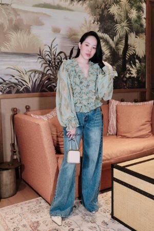 Áo Sơ Mi Voan Nữ Cổ V Bèo Nhún Eo Chun Tay Dài Bo Thanh Lịch - Thời Trang Đi Chơi, Du Lịch Họa Tiết Trừu Tượng