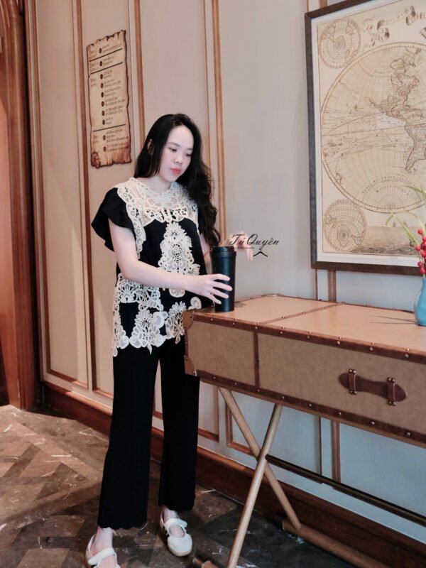 Áo Kiểu Nữ Cao Cấp Cổ Tròn Phối Ren Hoa Văn Tay Cánh Tiên Dáng Rộng - Thời Trang Thanh Lịch Đi Chơi, Du Lịch