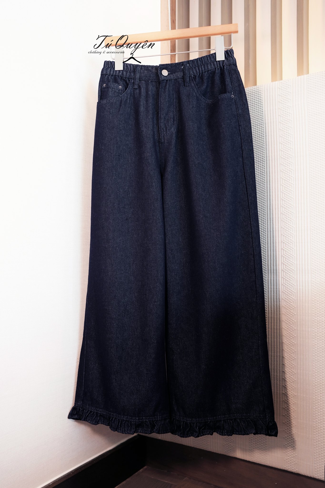 Quần Baggy Jean Nữ Lưng Chun Gấu Bèo Dáng Rộng Thoải Mái, Phong Cách Năng Động - Item Hot Đi Chơi, Dạo Phố